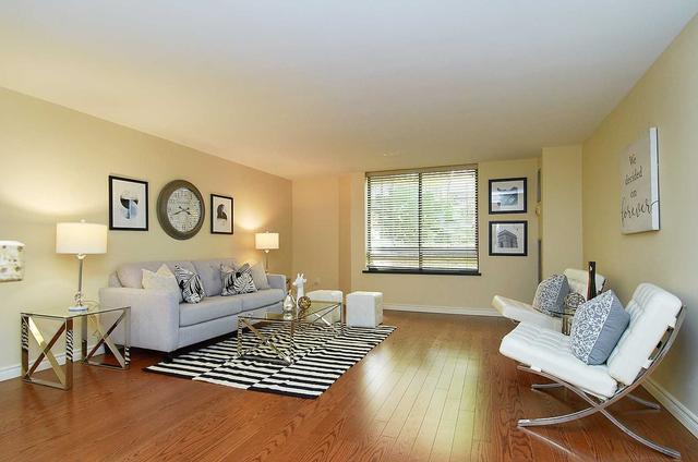 102 - 195 St Patrick St, Condo with 2 bedrooms, 2 bathrooms and 1 parking in Toronto ON | Image 3