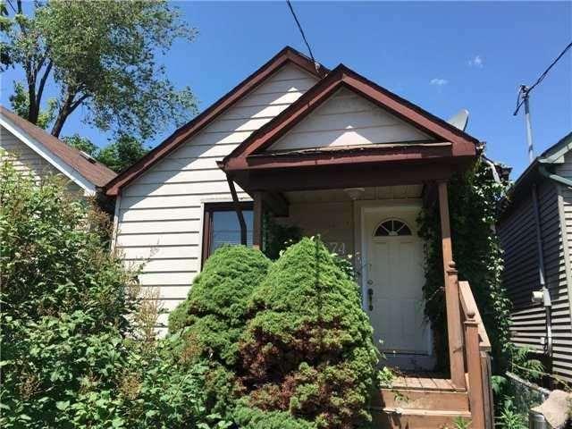674 Mortimer Ave, House detached with 2 bedrooms, 1 bathrooms and 2 parking in Toronto ON | Image 1