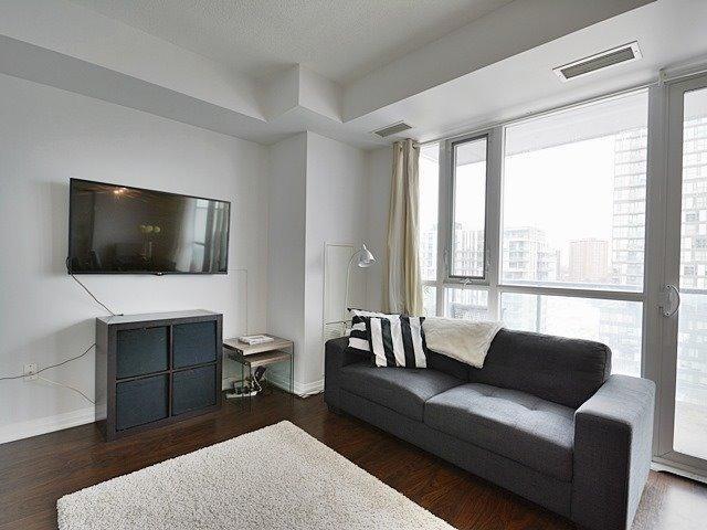 1004 - 25 Cole St, Condo with 1 bedrooms, 1 bathrooms and 1 parking in Toronto ON | Image 2