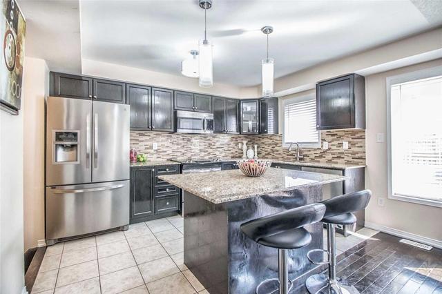 39 Lloydminster Ave, House detached with 4 bedrooms, 3 bathrooms and 1 parking in Ajax ON | Image 8