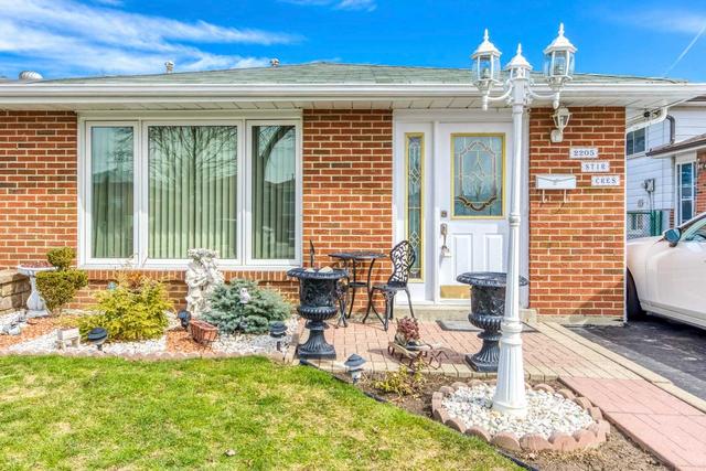 2205 Stir Cres, House semidetached with 3 bedrooms, 2 bathrooms and 2 parking in Mississauga ON | Image 1