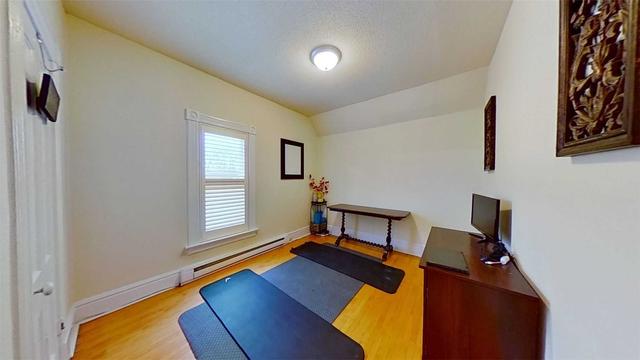 122 Cumberland St, House detached with 3 bedrooms, 2 bathrooms and 5 parking in Barrie ON | Image 6