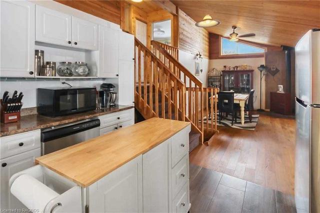 240 Little Pike Bay, House detached with 3 bedrooms, 2 bathrooms and 5 parking in Northern Bruce Peninsula ON | Image 9