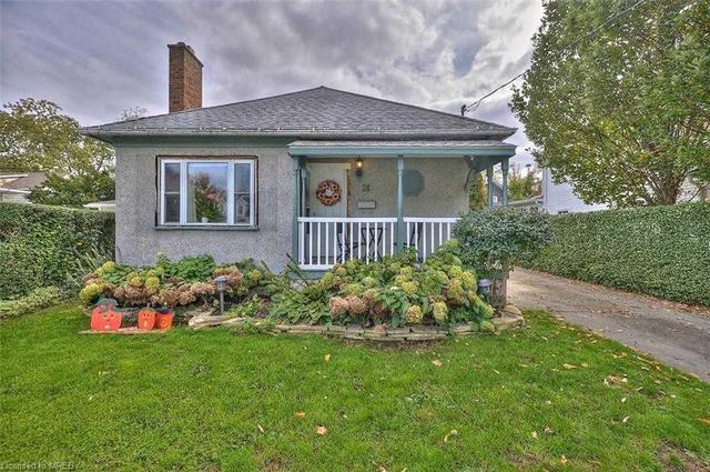 31 Dalhousie Ave, House detached with 2 bedrooms, 1 bathrooms and 4 parking in St. Catharines ON | Image 1
