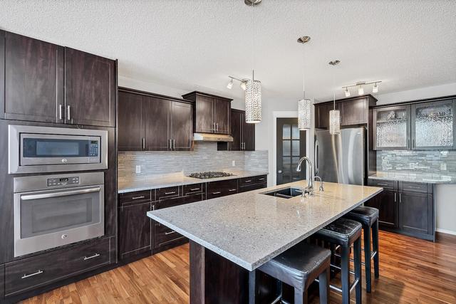146 Chapman Close Se, House detached with 3 bedrooms, 2 bathrooms and 4 parking in Calgary AB | Image 4