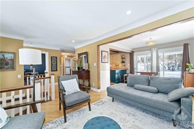 3 Florette Street, House detached with 3 bedrooms, 2 bathrooms and 5 parking in Ottawa ON | Image 4