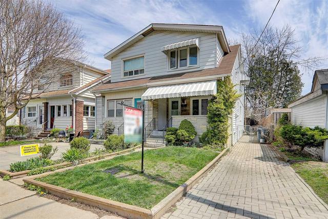 991 Carlaw Ave, House semidetached with 3 bedrooms, 2 bathrooms and 3 parking in Toronto ON | Image 12