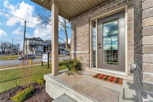 121 Birkett Lane, House attached with 3 bedrooms, 1 bathrooms and 1 parking in Brantford ON | Image 32