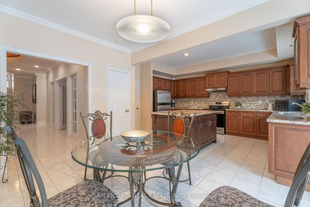 2360 Silverwood Dr, House detached with 4 bedrooms, 6 bathrooms and 10 parking in Mississauga ON | Image 2