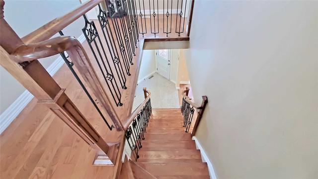 19 Croteau Cres, House detached with 4 bedrooms, 4 bathrooms and 4 parking in Vaughan ON | Image 11