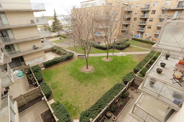 404 - 2500 Rutherford Rd, Condo with 2 bedrooms, 2 bathrooms and 1 parking in Vaughan ON | Image 9