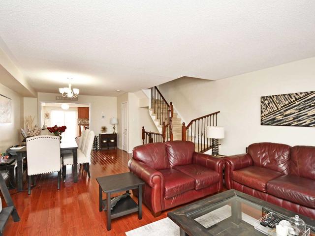 793 Candlestick Circ, House attached with 3 bedrooms, 4 bathrooms and 2 parking in Mississauga ON | Image 2