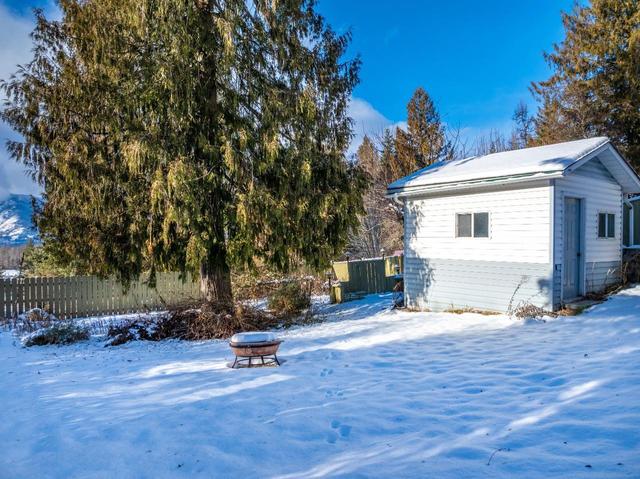 615 6 Avenue, House detached with 3 bedrooms, 3 bathrooms and null parking in Creston BC | Image 20