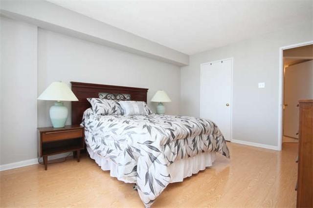 405 - 12 Laurelcrest St, Condo with 2 bedrooms, 1 bathrooms and 1 parking in Brampton ON | Image 16