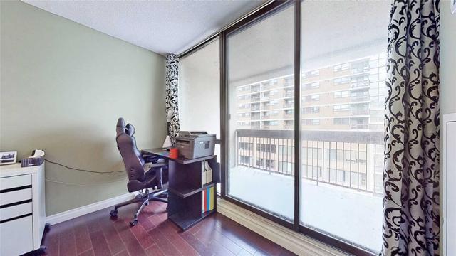 823 - 89 Mccaul St, Condo with 1 bedrooms, 1 bathrooms and 0 parking in Toronto ON | Image 2