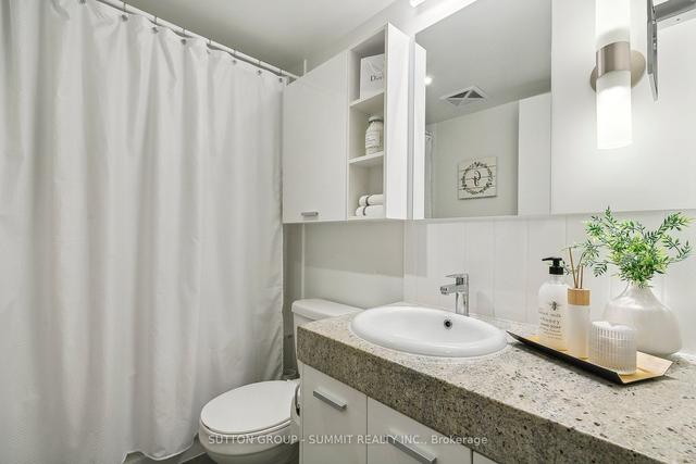 1111 - 15 Singer Crt, Condo with 1 bedrooms, 2 bathrooms and 1 parking in Toronto ON | Image 13