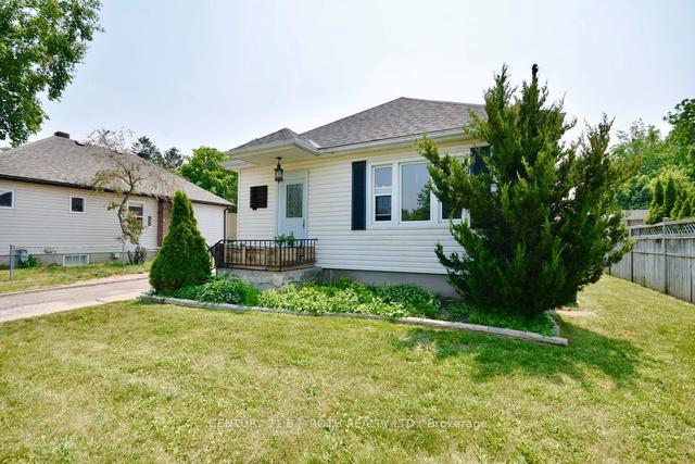 97 Queen St, House detached with 2 bedrooms, 2 bathrooms and 6 parking in Barrie ON | Image 12