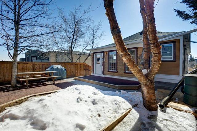 1734 27 Avenue Sw, House detached with 2 bedrooms, 2 bathrooms and 2 parking in Calgary AB | Image 24