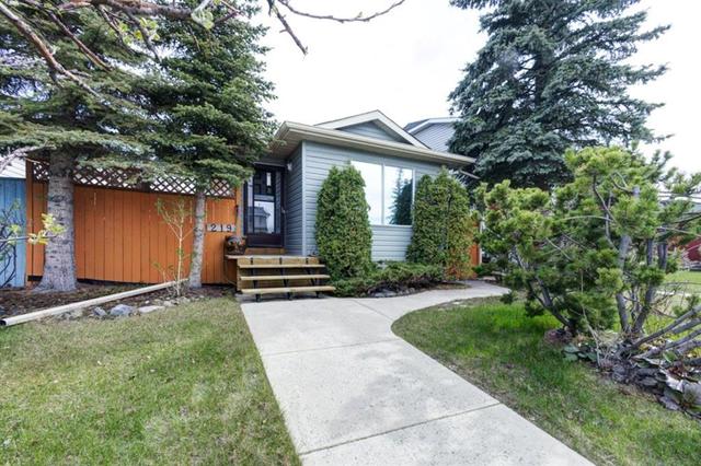 219 Martindale Boulevard Ne, House detached with 3 bedrooms, 1 bathrooms and 2 parking in Calgary AB | Card Image