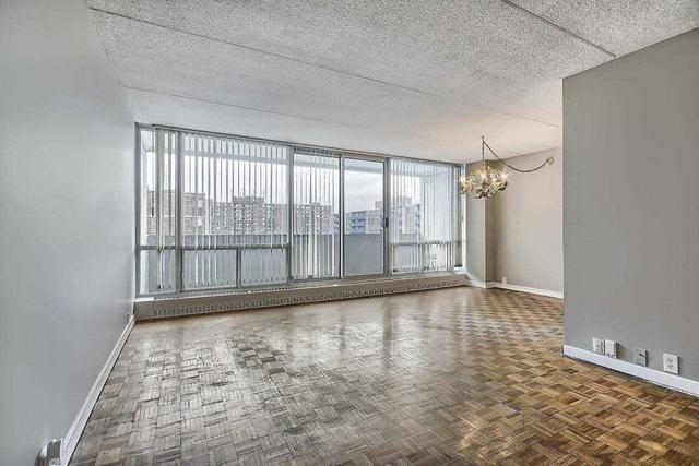 811 - 2 Glamorgan Ave, Condo with 1 bedrooms, 1 bathrooms and 1 parking in Toronto ON | Image 4