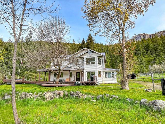 1089 Creighton Valley Road, House detached with 3 bedrooms, 2 bathrooms and null parking in North Okanagan D BC | Card Image