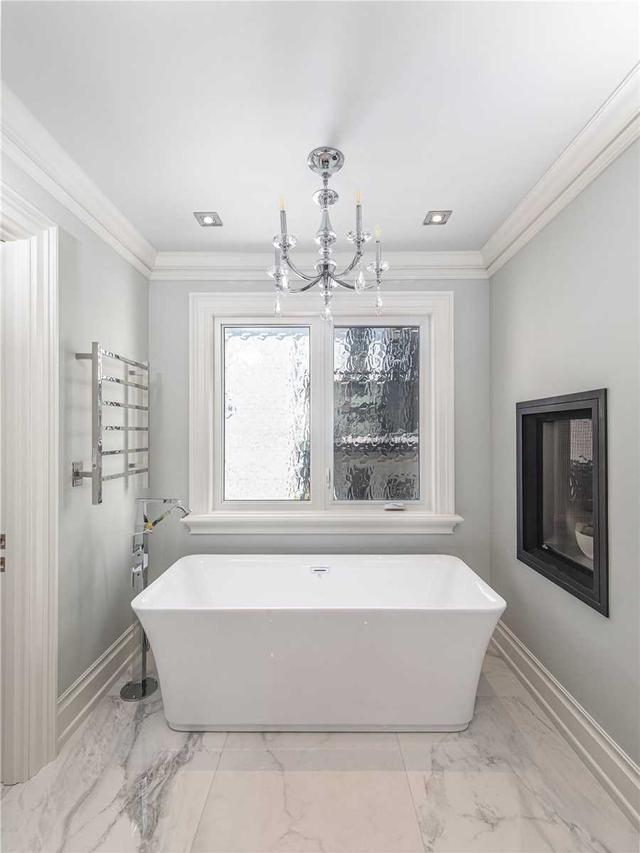 523 Vesta Dr, House detached with 4 bedrooms, 7 bathrooms and 6 parking in Toronto ON | Image 11