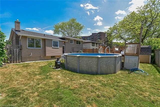 56 Sunnylea Dr, House detached with 3 bedrooms, 2 bathrooms and 3 parking in St. Catharines ON | Image 2