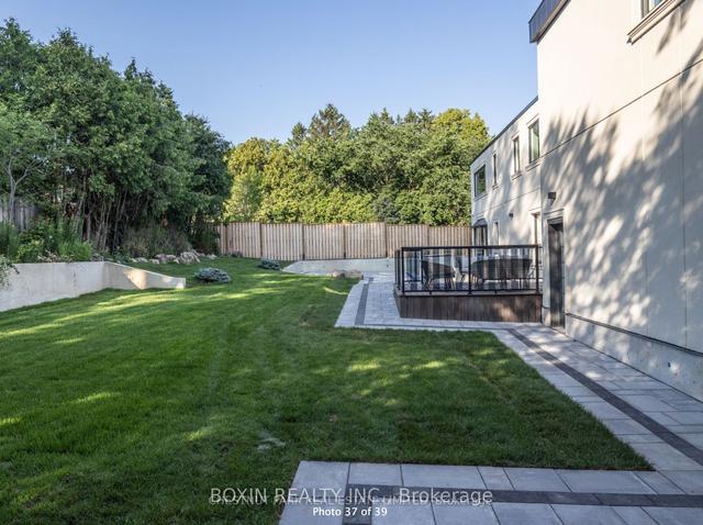 10 Gustav Cres, House detached with 5 bedrooms, 7 bathrooms and 6 parking in Toronto ON | Image 32