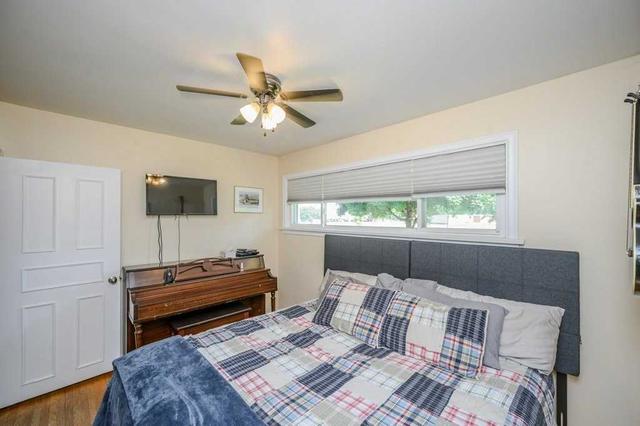 60 Sandalwood Ave, House detached with 3 bedrooms, 2 bathrooms and 3 parking in Hamilton ON | Image 2