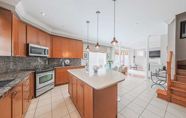 38 Gamla Rd, House detached with 5 bedrooms, 4 bathrooms and 7 parking in Vaughan ON | Image 2