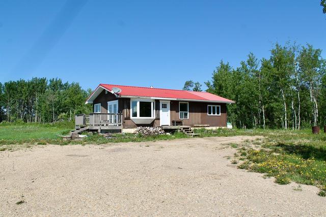 742075 Highway 733, House detached with 2 bedrooms, 1 bathrooms and null parking in Grande Prairie County No. 1 AB | Image 2