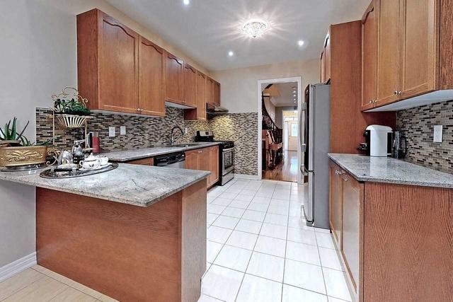 298 Oberfrick Ave, House detached with 4 bedrooms, 4 bathrooms and 4 parking in Vaughan ON | Image 2