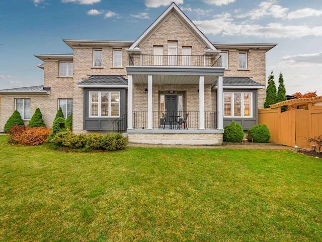 365 Mcbride Cres, House detached with 4 bedrooms, 3 bathrooms and 4 parking in Newmarket ON | Image 2