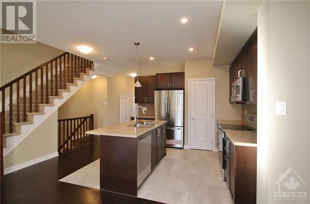 15 Rookie Crescent, Townhouse with 3 bedrooms, 3 bathrooms and 2 parking in Ottawa ON | Image 10