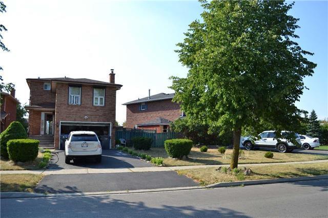 3 Ecclestone Dr, House detached with 3 bedrooms, 4 bathrooms and 4 parking in Brampton ON | Image 2