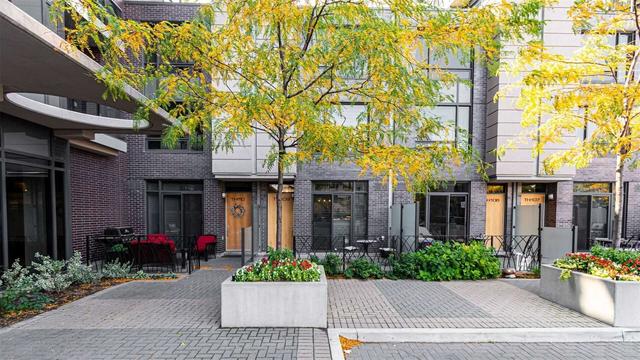 th109 - 5 Valhalla Inn Rd, Townhouse with 3 bedrooms, 3 bathrooms and 2 parking in Toronto ON | Image 12