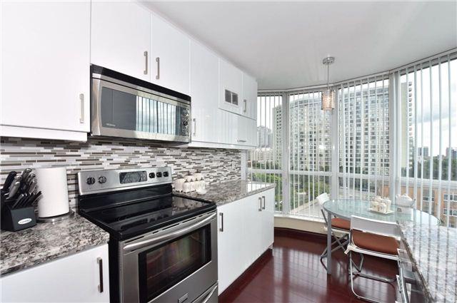 703 - 23 Lorraine Dr, Condo with 3 bedrooms, 2 bathrooms and null parking in Toronto ON | Image 4