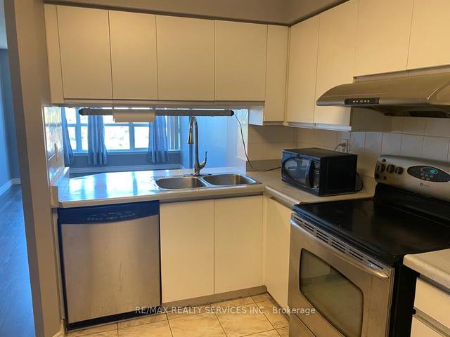1004 - 12 Laurelcrest St, Condo with 2 bedrooms, 1 bathrooms and 1 parking in Brampton ON | Image 6