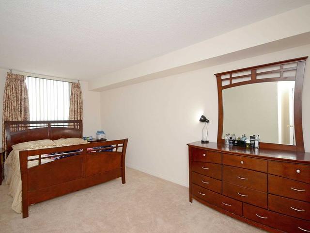 1704 - 135 Hillcrest Ave, Condo with 2 bedrooms, 2 bathrooms and 1 parking in Mississauga ON | Image 14