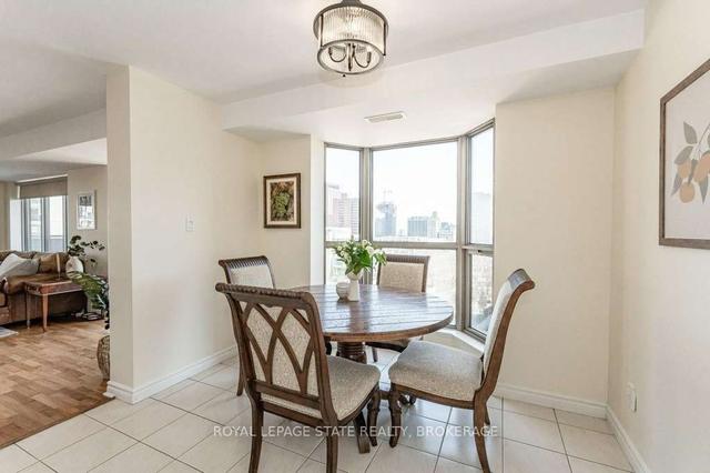 9e - 67 Caroline St S, Condo with 2 bedrooms, 2 bathrooms and 1 parking in Hamilton ON | Image 2