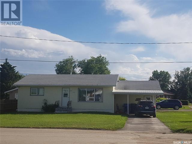 909 Assiniboia Avenue, House detached with 3 bedrooms, 2 bathrooms and null parking in Stoughton SK | Image 1