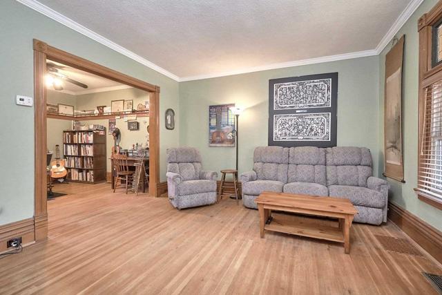 44 Brock St, House detached with 4 bedrooms, 2 bathrooms and 7 parking in Barrie ON | Image 16