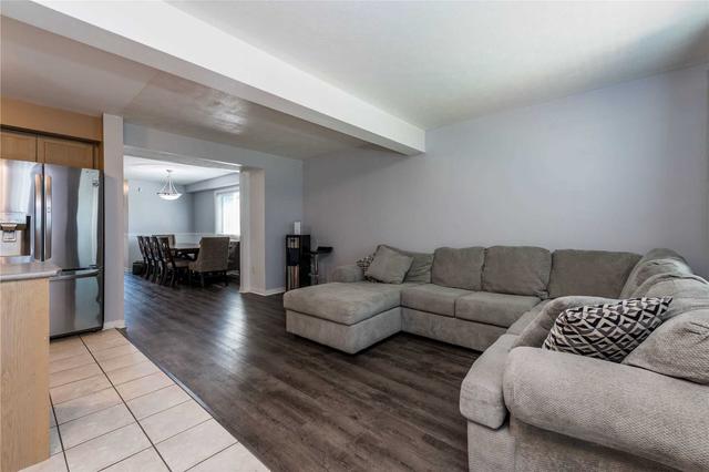 42 Julia Cres, House detached with 4 bedrooms, 3 bathrooms and 5 parking in Orillia ON | Image 3