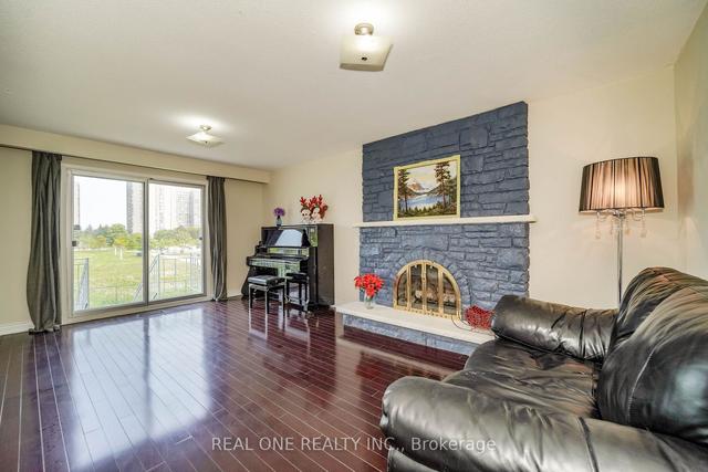 26 Ellenhall Sq, House detached with 4 bedrooms, 4 bathrooms and 4 parking in Toronto ON | Image 8