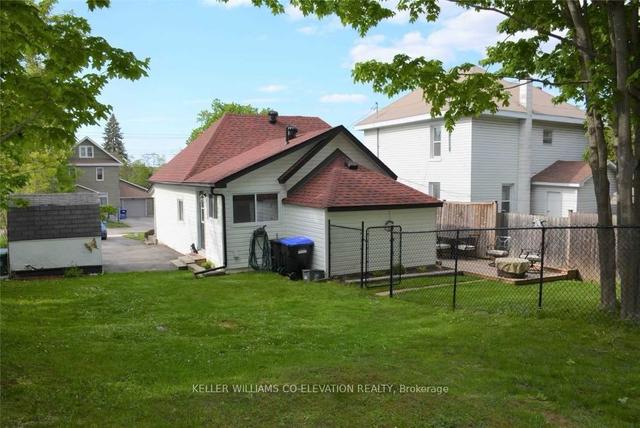 647 Dominion Ave, House detached with 3 bedrooms, 1 bathrooms and 4 parking in Midland ON | Image 14