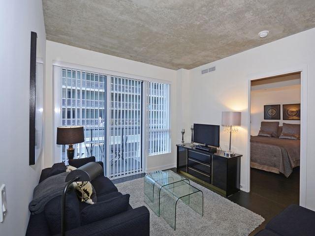 820 - 1030 King St W, Condo with 2 bedrooms, 2 bathrooms and 1 parking in Toronto ON | Image 2
