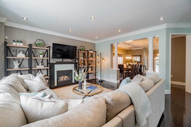 10 Muscat Cres, House detached with 4 bedrooms, 3 bathrooms and 6 parking in Ajax ON | Image 6