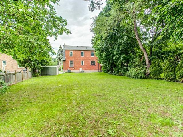 39 Lynnhaven Rd, House detached with 3 bedrooms, 2 bathrooms and 6 parking in Toronto ON | Image 17