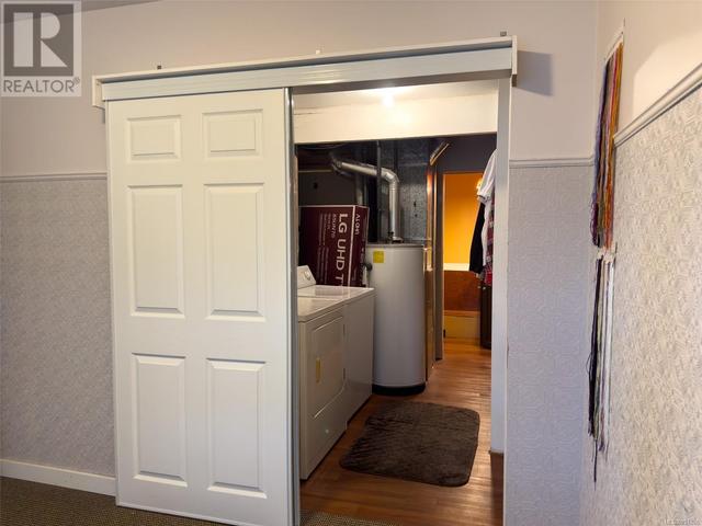 Closet for bedroom/laundry lower level | Image 17