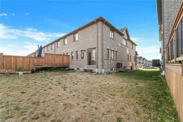 110 Hollybrook Tr, House attached with 3 bedrooms, 3 bathrooms and 3 parking in Kitchener ON | Image 15